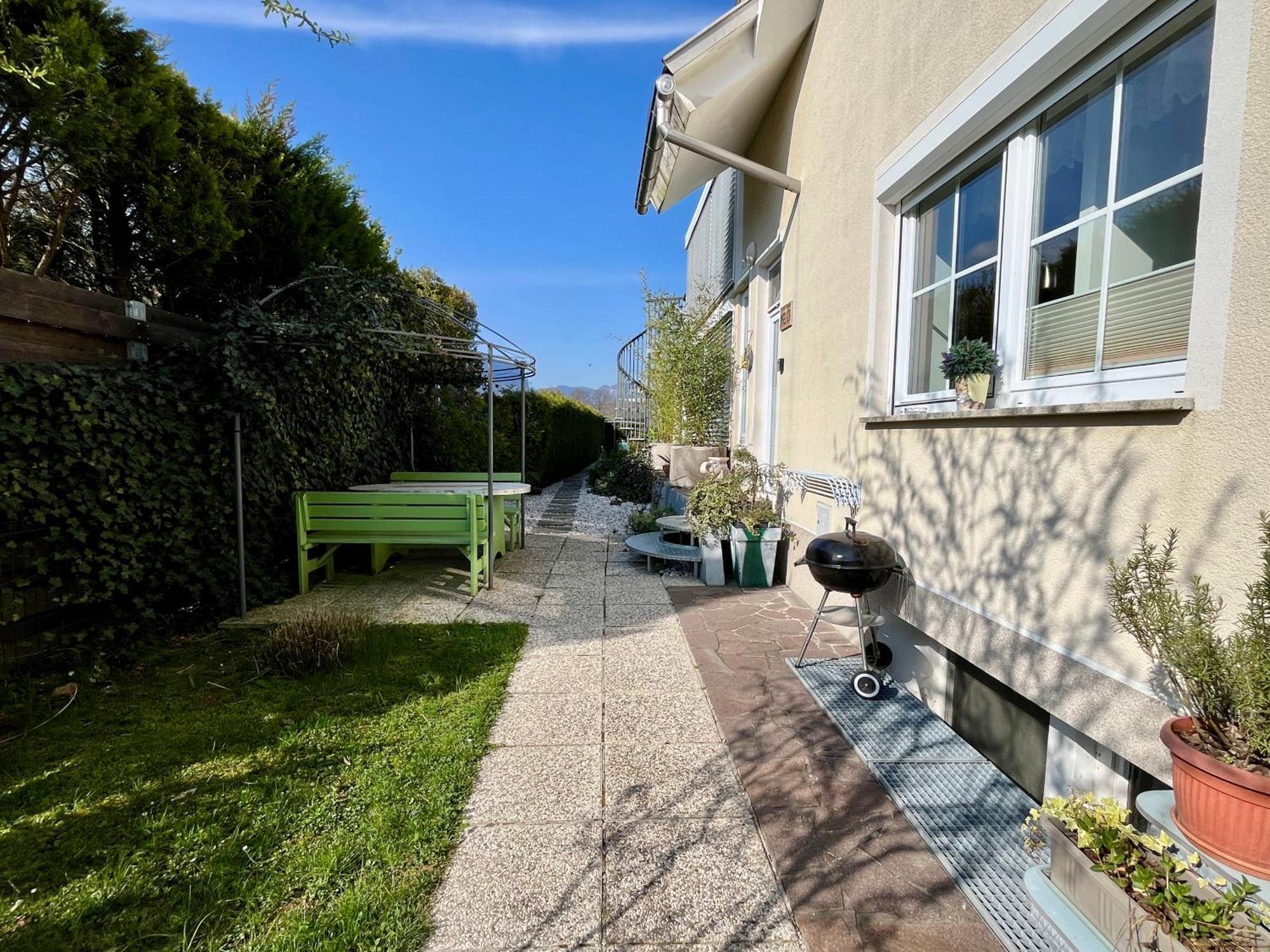 Garden Paradise Bled Apartments - Garden, Pond And Castle View Oda fotoğraf